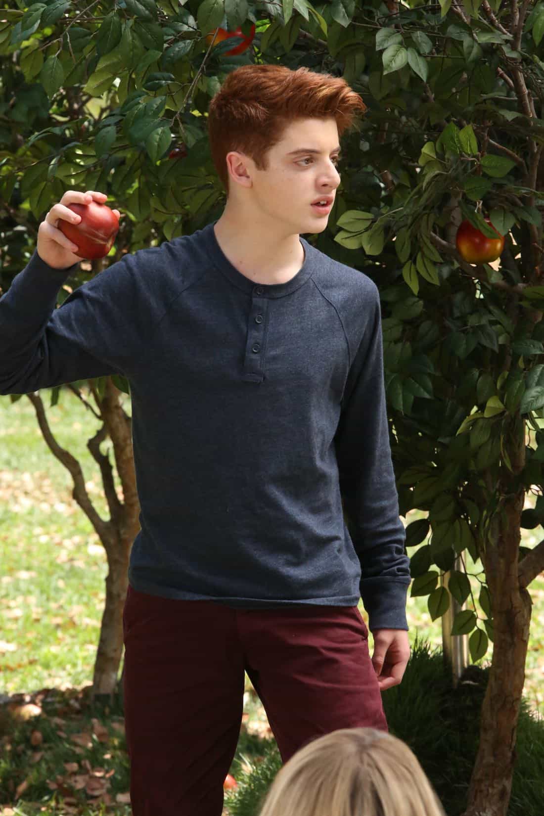 THE MICK: Thomas Barbusca in the “The Visit” episode of THE MICK airing Tuesday, Oct. 10 (9:00-9:30 PM ET/PT) on FOX. CR: Patrick McElhenney/FOX