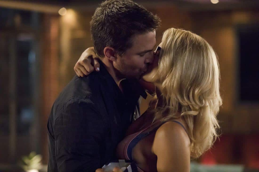 Arrow -- "Next of Kin" -- Image AR603a_0096b.jpg --Pictured (L-R): Stephen Amell as Oliver Queen/The Green Arrow and Emily Bett Rickards as Felicity Smoak -- Photo: Jack Rowand/The CW -- é 2017 The CW Network, LLC. All Rights Reserved. Arrow -- "Next of Kin" -- Image AR603a_0096b.jpg --Pictured (L-R): Stephen Amell as Oliver Queen/The Green Arrow and Emily Bett Rickards as Felicity Smoak -- Photo: Jack Rowand/The CW -- é 2017 The CW Network, LLC. All Rights Reserved.
