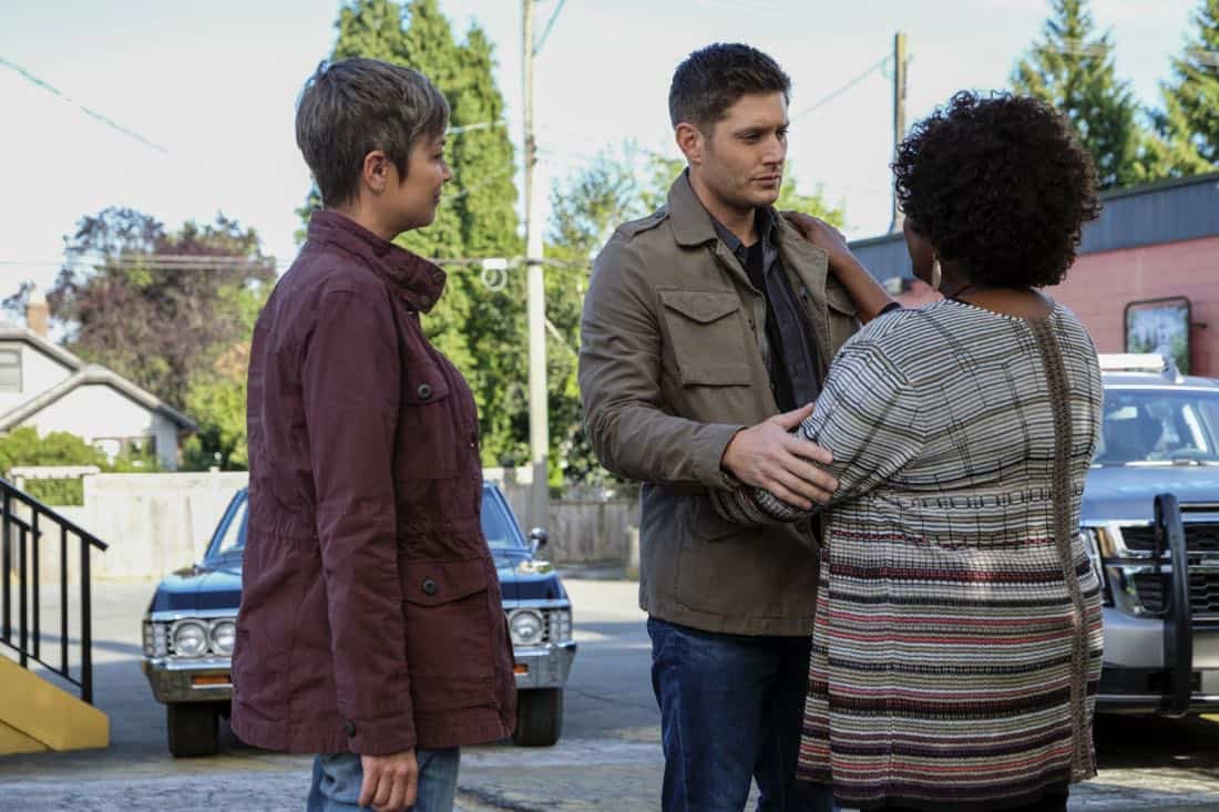 Supernatural -- "Patience" -- Image Number: SN1303b_0245b.jpg -- Pictured (L-R): Kim Rhodes as Jody Mills, Jensen Ackles as Dean and Loretta Devine as Missouri -- Photo: Bettina Strauss/The CW -- é 2017 The CW Network, LLC All Rights Reserved.