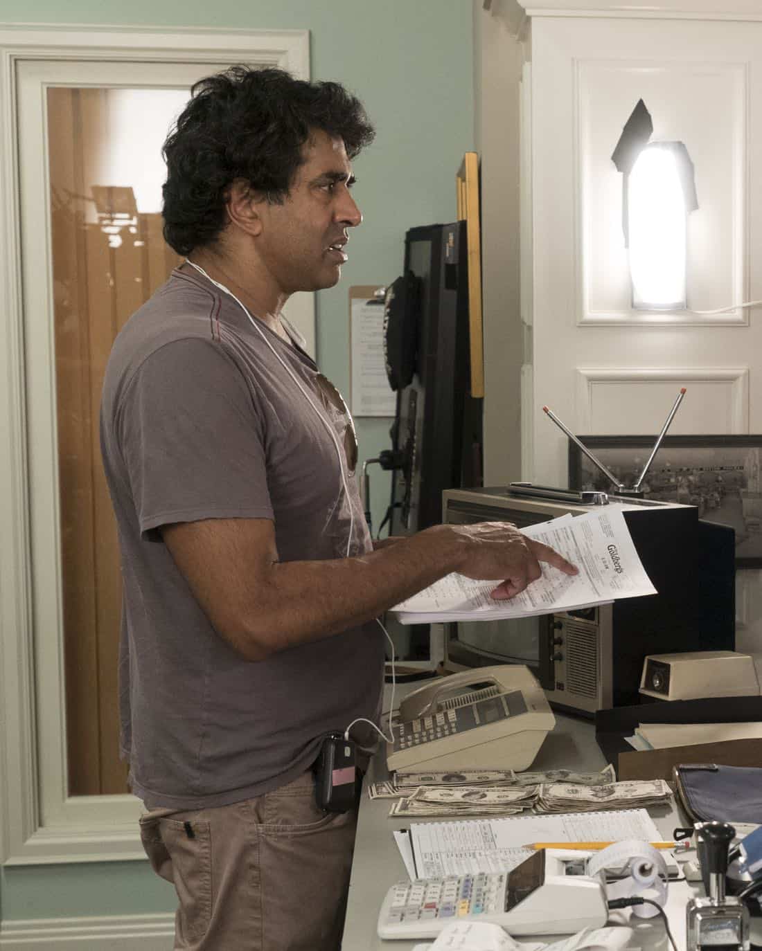 THE GOLDBERGS - “Girl Talk” – When The Ottoman Empire’s business declines due to a new furniture competitor, Adam offers to make Murray a commercial starring Marvin, but things go awry when Marvin’s actions mess up the original plan. Meanwhile, Beverly offers to help Barry as he keeps striking out as he attempts to get a girl at school, on “The Goldbergs,” WEDNESDAY, NOV. 1 (8:00–8:30 p.m. EDT), on The ABC Television Network. (ABC/Kelsey McNeal) JAY CHANDRASEKHAR (DIRECTOR)