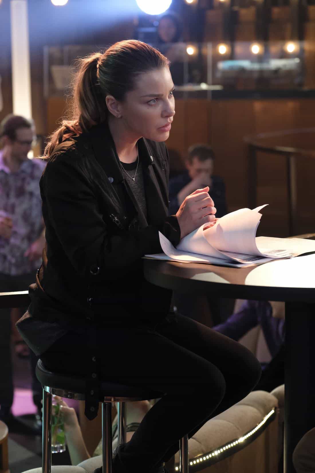 LUCIFER: Lauren German in the “Off The Record” episode of LUCIFER airing Monday, Nov. 13 (8:00-9:00 PM ET/PT) on FOX. CR: Michael Courtney/FOX