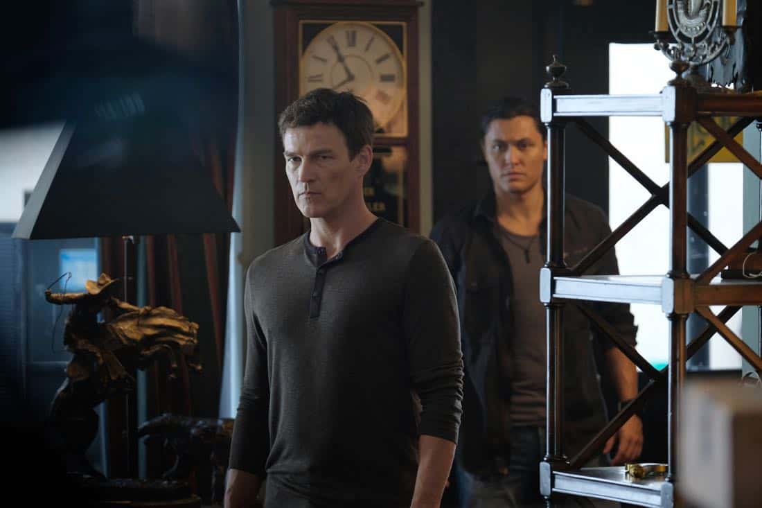 THE GIFTED: L-R: Stephen Moyer and Blair Redford in the "threat of eXtinction" episode of THE GIFTED airing Monday, Nov. 20 (9:00-10:00 PM ET/PT) on FOX. ©2017 Fox Broadcasting Co. Cr: Eliza Morse/FOX