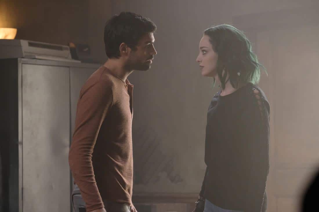 THE GIFTED: L-R: Sean Teale and Emma Dumont in the "threat of eXtinction" episode of THE GIFTED airing Monday, Nov. 20 (9:00-10:00 PM ET/PT) on FOX. ©2017 Fox Broadcasting Co. Cr: Eliza Morse/FOX
