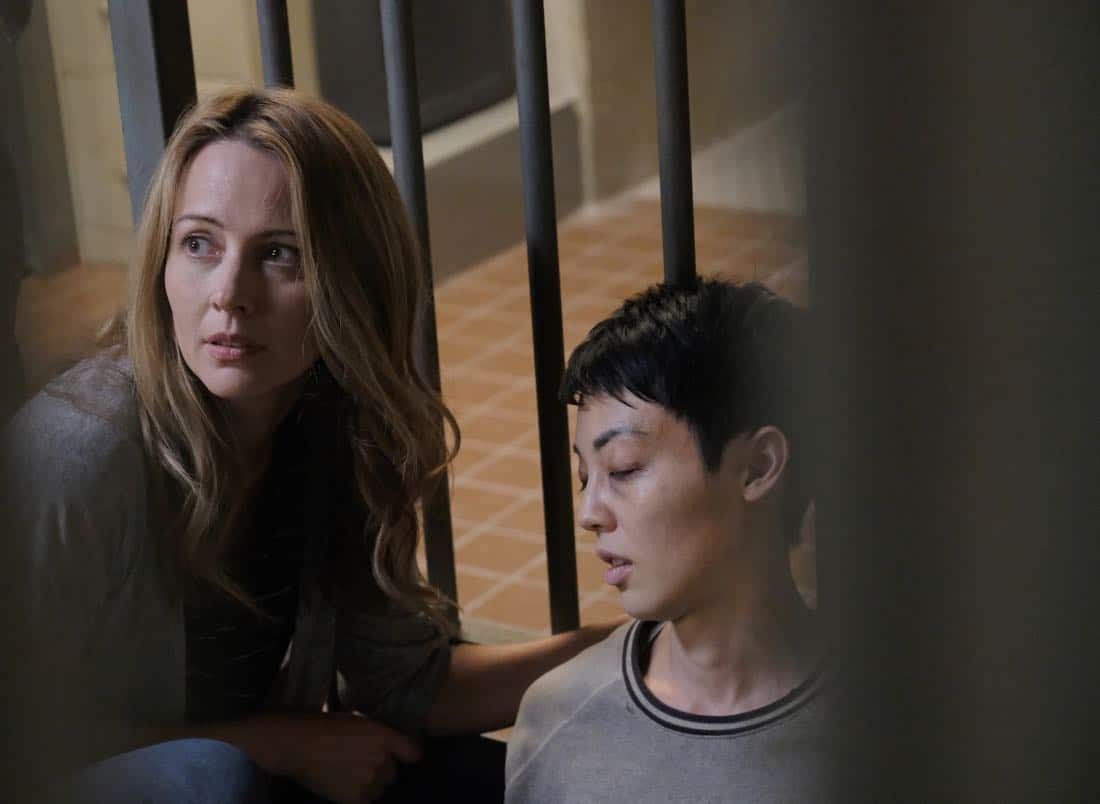 THE GIFTED: Amy Acker and guest star Chloe Tan in the "threat of eXtinction" episode of TTHE GIFTED airing Monday, Nov. 20 (9:00-10:00 PM ET/PT) on FOX. ©2017 Fox Broadcasting Co. Cr: Eliza Morse/FOX THE GIFTED: Amy Acker and guest star Chloe Tan in the "threat of eXtinction" episode of THE GIFTED airing Monday, Nov. 20 (9:00-10:00 PM ET/PT) on FOX. ©2017 Fox Broadcasting Co. Cr: Eliza Morse/FOX