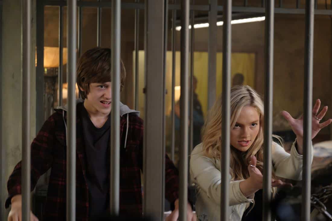 THE GIFTED: L-R: Percy Hynes White and Natalie Alyn Lind in the "threat of eXtinction" episode of THE GIFTED airing Monday, Nov. 20 (9:00-10:00 PM ET/PT) on FOX. ©2017 Fox Broadcasting Co. Cr: Eliza Morse/FOX