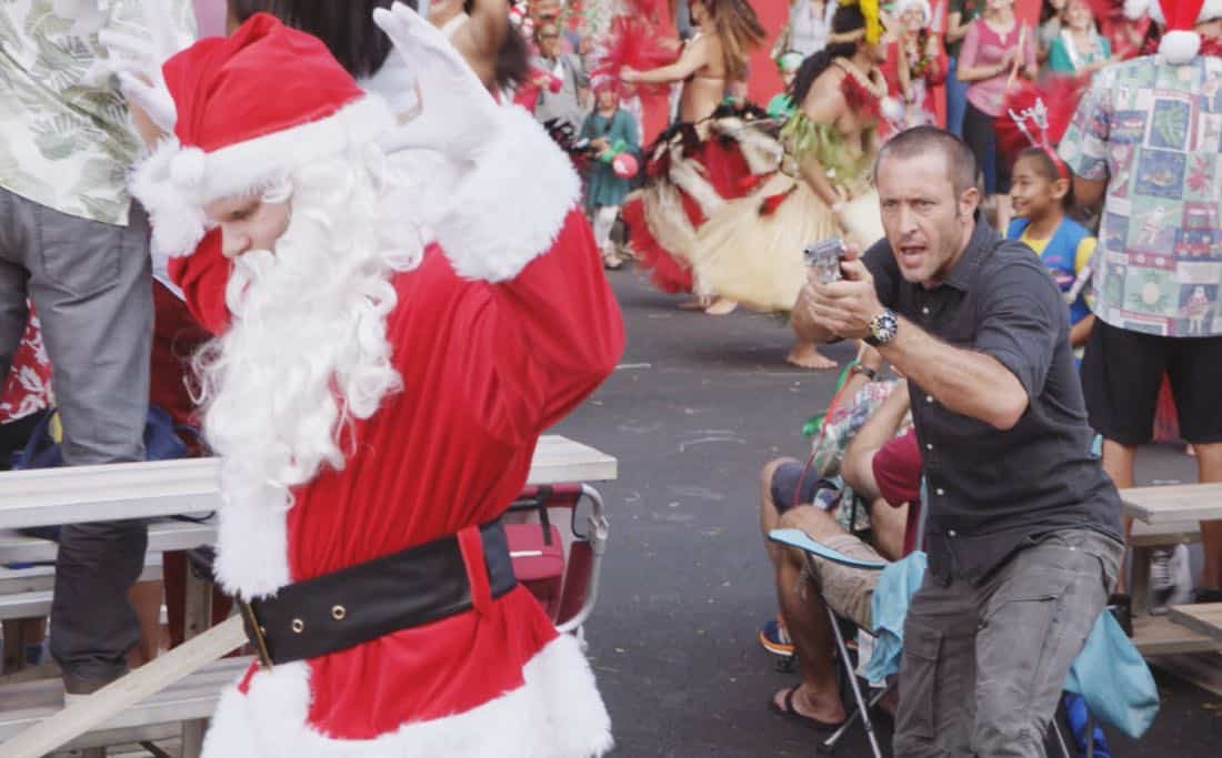 "'Oni kalalea ke kÃ
« a ka lÃÂ'au loa"-- It's Christmas Eve and Danny tells Charlie a bedtime story about a recent Five-0 case involving bad Santas and a holiday miracle, on HAWAII FIVE-0, at a special time, Friday, Dec. 15 (10:00-11:00 PM, ET/PT) on the CBS Television Network. Real-life military veterans Jason Redman, Steven Jackel, Kathryn Taylor-Smith and J. Eddie Martinez guest star as veterans who help McGarrett with the case. Pictured: Alex O'Loughlin as Steve McGarrett. Photo credit: Screengrab/é2017 CBS Broadcasting, Inc. All Rights Reserved. ("'Oni kalalea ke kÃ
« a ka lÃÂ'au loa" is Hawaiian for "A Tall Tree Stands Above the Others")
