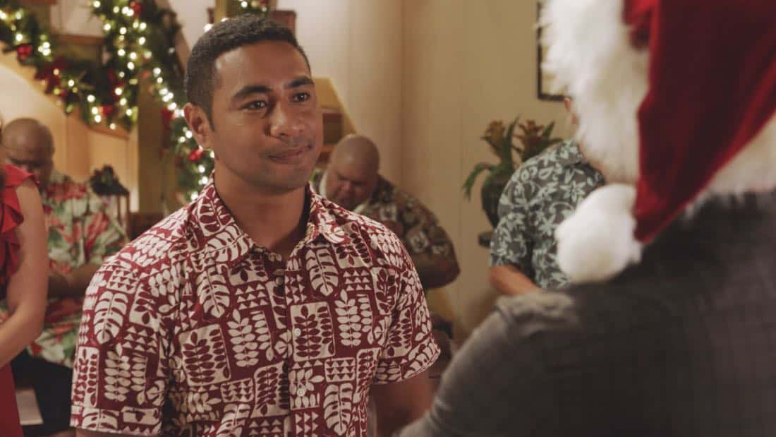 "Oni kalalea ke kÃ
« a ka lÃÂ'au loa"-- It's Christmas Eve and Danny tells Charlie a bedtime story about a recent Five-0 case involving bad Santas and a holiday miracle, on HAWAII FIVE-0, at a special time, Friday, Dec. 15 (10:00-11:00 PM, ET/PT) on the CBS Television Network. Real-life military veterans Jason Redman, Steven Jackel, Kathryn Taylor-Smith and J. Eddie Martinez guest star as veterans who help McGarrett with the case. Pictured left to right: Beulah Koale as Junior Reigns. Photo credit: Screengrab/é2017 CBS Broadcasting, Inc. All Rights Reserved. ("Oni kalalea ke kÃ
« a ka lÃÂ'au loa" is Hawaiian for "A Tall Tree Stands Above the Others")
