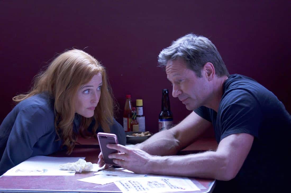 THE X-FILES: L-R: Gillian Anderson and David Duchovny in the "This" episode of THE X-FILES airing Wednesday, Jan. 10 (8:00-9:00 PM ET/PT) on FOX. ©2017 Fox Broadcasting Co. Cr: Shane Harvey/FOX