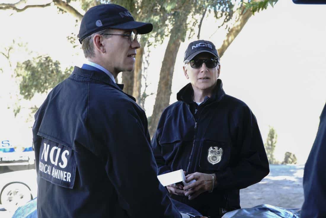 "Family Ties" -- After McGee and Torres visit the home of a high schooler who witnessed a hit and run, her parents, Christopher (Jamie Kaler) and Julie Bell (Gabrielle Carteris), flee with their daughter, leaving NCIS in the lurch. Also, Vance's daughter is arrested for shoplifting, on NCIS, Tuesday, Jan. 23 (8:00-9:00 PM, ET/PT) on the CBS Television Network. Pictured: Brian Dietzen, Mark Harmon. Photo: Bill Inoshita/CBS é2017 CBS Broadcasting, Inc. All Rights Reserved
