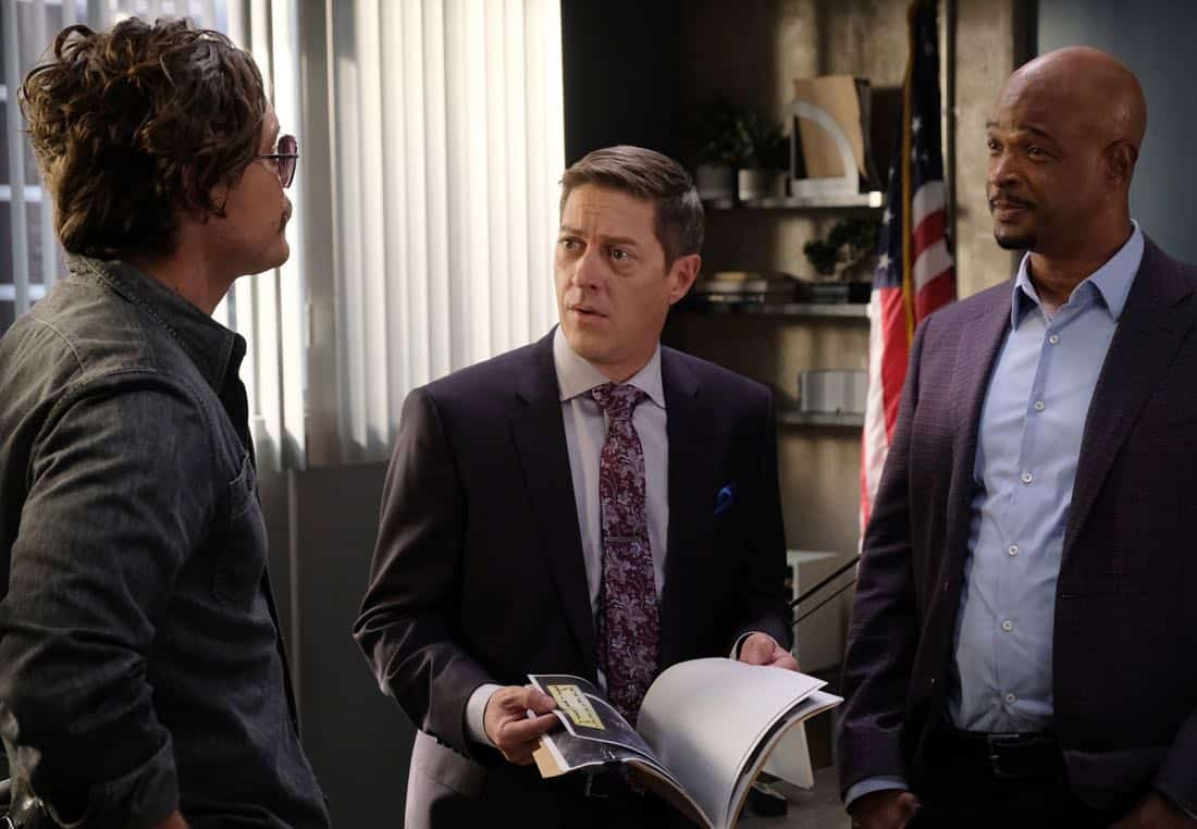 LETHAL WEAPON: Pictured L-R: Clayne Crawford, Kevin Rahm and Damon Wayans in the "Double Shot of Bailey's" episode of LETHAL WEAPON airing Tuesday, Jan. 16 (8:00-9:00 PM ET/PT) on FOX. ©2017 Fox Broadcasting Co. CR: Darren Michaels/FOX LETHAL WEAPON: Pictured L-R: Clayne Crawford, Kevin Rahm and Damon Wayans in the "Double Shot of Bailey's" episode of LETHAL WEAPON airing Tuesday, Jan. 16 (8:00-9:00 PM ET/PT) on FOX. ©2017 Fox Broadcasting Co. CR: Darren Michaels/FOX