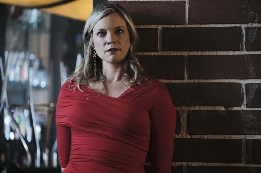 "Mardi Gras Beads + Chair" -- When the team heads to New Orleans to track down the con artist (Amy Smart) who is posing as the wife of "Duke Jacoby," one of Jack's old CIA aliases, Jack finds himself in jeopardy when "Duke's" old enemies resurface looking for revenge, on MACGYVER, Friday, Jan. 19 (8:00-9:00 PM, ET/PT) on the CBS Television Network. Garrett Morris guest stars as Willy, Jack's former confidential informant in New Orleans.Pictured: Amy Smart. Photo: Guy D'Alema/CBS é2017 CBS Broadcasting, Inc. All Rights Reserved