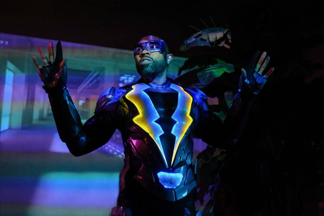 Black Lightning -- "LaWanda: The Book of Hope" -- Image BLK102a_0168.jpg -- Pictured: Cress Williams as Black Lightning -- Photo: Guy D'Alema/The CW -- é 2018 The CW Network, LLC. All rights reserved.