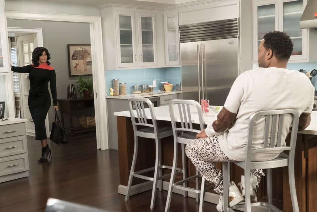 BLACK-ISH - "Unkept Woman" - Dre and Bow's morning routine with the kids is changing now that Bow is taking some time off work. Meanwhile, Junior bonds with Diane now that he is in charge of driving his siblings to school, on "black-ish," TUESDAY, FEB. 6 (9:00-9:30 p.m. EST), on The ABC Television Network. (ABC/Kelsey McNeal) TRACEE ELLIS ROSS, ANTHONY ANDERSON BLACK-ISH - "Unkept Woman" - Dre and Bow's morning routine with the kids is changing now that Bow is taking some time off work. Meanwhile, Junior bonds with Diane now that he is in charge of driving his siblings to school, on "black-ish," TUESDAY, FEB. 6 (9:00-9:30 p.m. EST), on The ABC Television Network. (ABC/Kelsey McNeal) TRACEE ELLIS ROSS, ANTHONY ANDERSON
