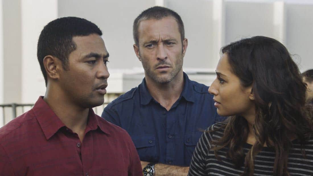 O nÃÂ hÃ
ÂkÃ
« o ka lani wale no kai 'ike i kahi o Pae, Tani and Junior go undercover as prospective parents in order to infiltrate a private school whose headmaster has been murdered. Also, AdamÃÂs life is on the line when he is held captive and is forced to produce a notoriously hidden massive amount of money, on HAWAII FIVE-0, Friday, March 2nd (9:00-10:00 PM, ET/PT) on the CBS Television Network. Pictured left to right: Beulah Koale as Junior Reigns, Alex O'Loughlin as Steve McGarrett and Meaghan Rath as Tani Rey. Photo credit: Screengrab/é2018 CBS Broadcasting, Inc. All Rights Reserved. (O nàhÃ
ÂkÃ
« o ka lani wale no kai 'ike i kahi o Pae, is Hawaiian for Only the Stars of Heaven Know Where Pae is)