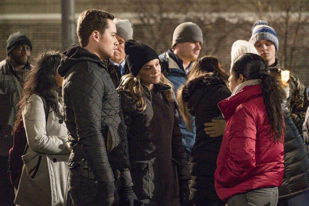 CHICAGO P.D. -- "Anthem" Episode 514 -- Pictured: (l-r) Jesse Lee Soffer as Jay Halstead, Tracy Spiridakos as Hailey Upton -- (Photo by: Matt Dinerstein/NBC)