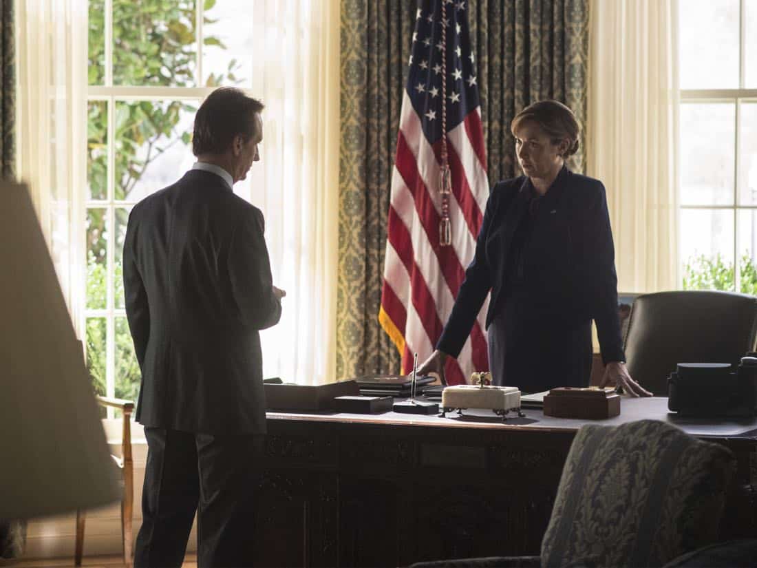 Linus Roache as Wellington and Elizabeth Marvel as Elizabeth Keane in HOMELAND (Season 7, Episode 01, "Enemy of the State") - Photo: Jacob Coppage/SHOWTIME - Photo: HOMELAND_701_3980.R.jpg