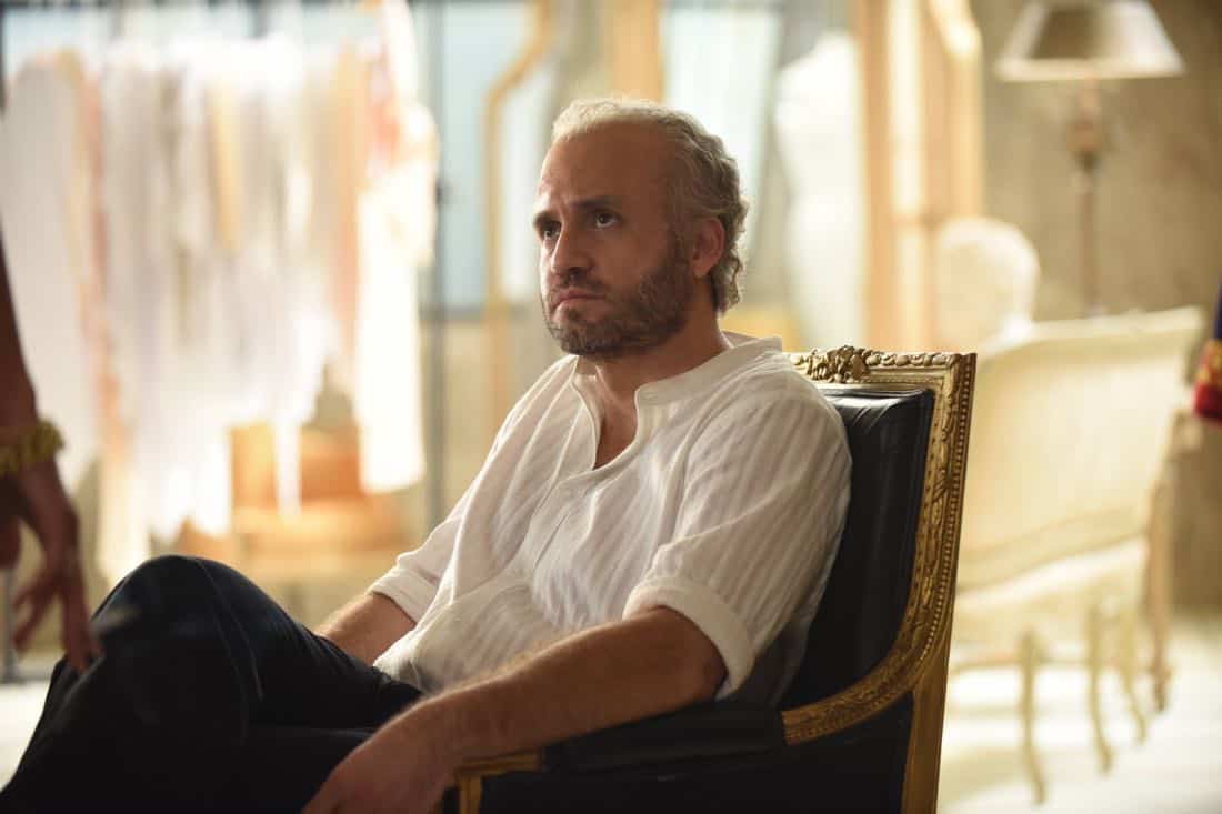 THE ASSASSINATION OF GIANNI VERSACE: AMERICAN CRIME STORY "Don't Ask Don't Tell" Episode 5 (Airs Wednesday, February 14, 10:00 p.m. e/p) -- Pictured: Edgar Ramirez as Gianni Versace. CR: Ray Mickshaw/FX