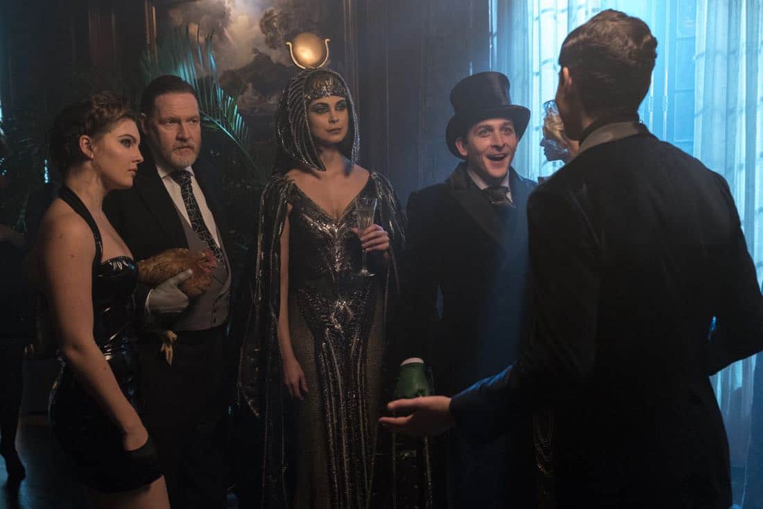 GOTHAM: L-R: Camren Bicondova, Donal Logue, Morena Baccarin and Robin Lord Taylor in the “A Dark Knight: A Beautiful Darkness” episode of GOTHAM airing Thursday, March 8 (8:00-9:00 PM ET/PT) on FOX. ©2018 Fox Broadcasting Co. Cr: David Giesbrecht/FOX