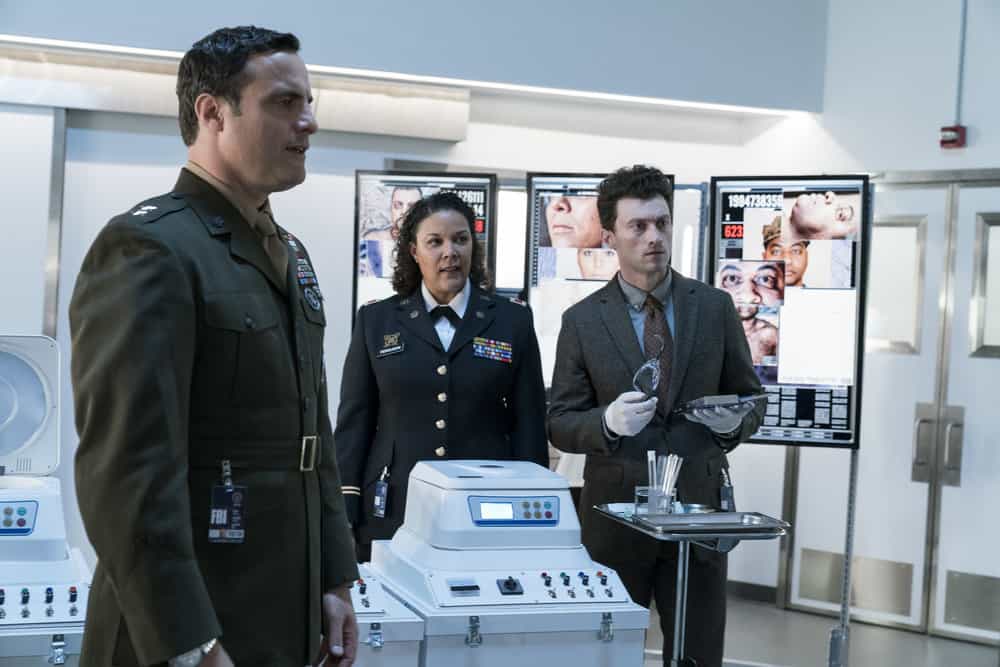 BLINDSPOT -- "Everlasting" Episode 314 -- Pictured: (l-r) Dominic Fumusa as Gen. Peter Mahoney, Linda Powell as Col. Sara Ferguson, Bryce Pinkham as Jack Izenberg -- (Photo by: David Giesbrecht/NBC)