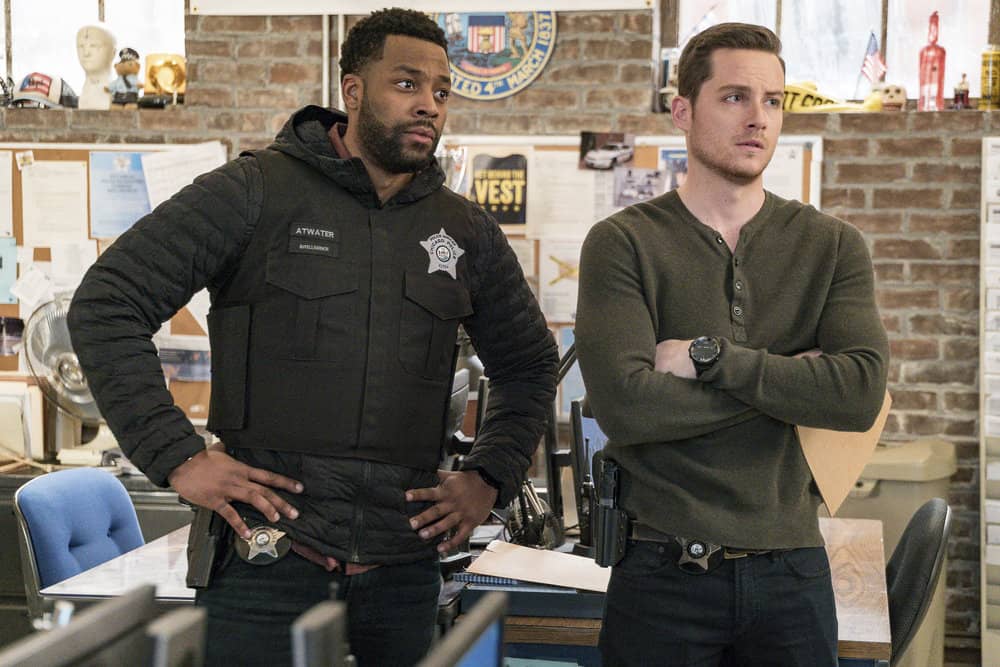 CHICAGO P.D. -- "Profiles" Episode 516 -- Pictured: (l-r) LaRoyce Hawkins as Kevin Atwater, Jesse Lee Soffer as Jay Halstead -- (Photo by: Matt Dinerstein/NBC)