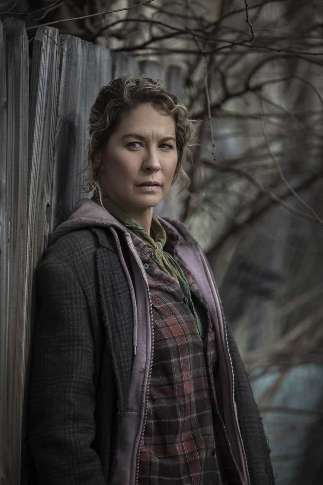 Jenna Elfman as Naomi - Fear the Walking Dead _ Season 4, Gallery - Photo Credit: Elizabeth Weinberg/AMC
