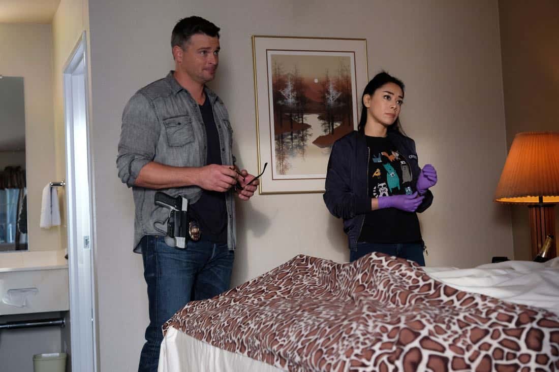 LUCIFER: L-R: Tom Welling and Aimee Garcia in the “The Last Heartbreak” episode of LUCIFER airing Monday, March 19 (8:00-9:00 PM ET/PT) on FOX. CR: Ray MickshawFOX