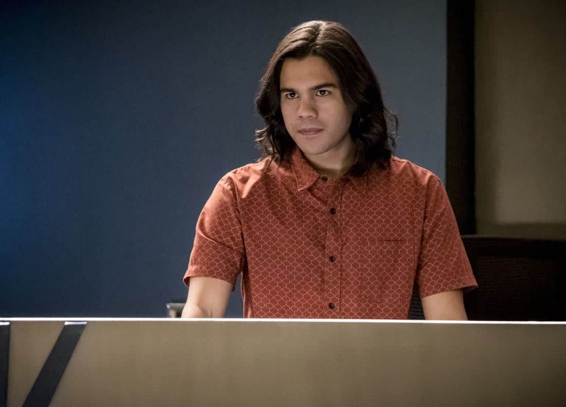 The Flash -- "Run, Iris, Run" -- Image Number: FLA416b_0112b.jpg -- Pictured: Carlos Valdes as Cisco Ramon -- Photo: Katie Yu/The CW -- é 2018 The CW Network, LLC. All rights reserved