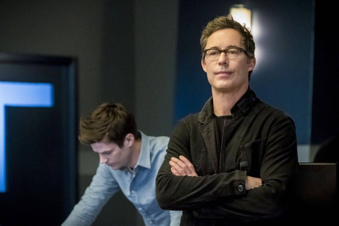 The Flash -- "Run, Iris, Run" -- Image Number: FLA416b_0032b.jpg -- Pictured (L-R): Grant Gustin as Barry Allen and Tom Cavanagh as Harrison Wells -- Photo: Katie Yu/The CW -- é 2018 The CW Network, LLC. All rights reserved