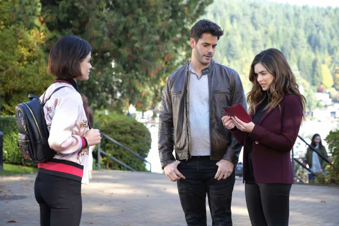 Life Sentence -- "Re-Inventing the Abbotts" -- Image Number: LFS102d_0082b.jpg -- Pictured (L-R): Lucy Hale as Stella, Jayson Blair as Aiden and Brooke Lyons as Elizabeth -- Photo: Bettina Strauss/The CW -- é 2018 The CW Network, LLC. All Rights Reserved.