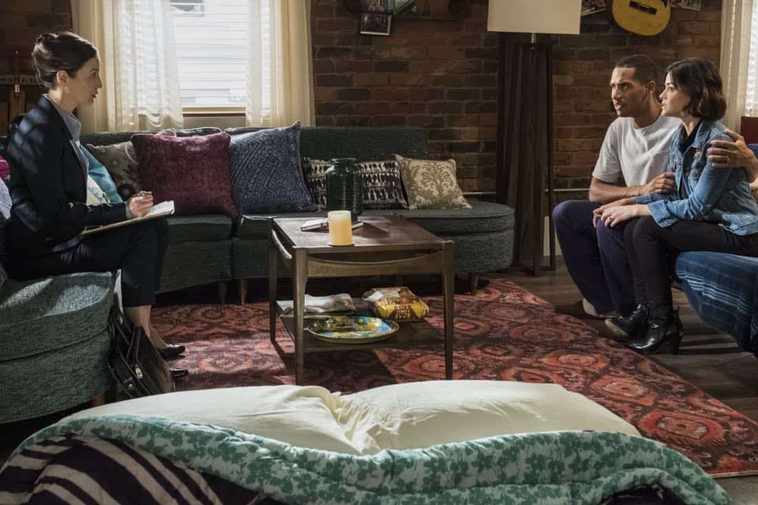 Life Sentence -- "Re-Inventing the Abbotts" -- Image Number: LFS102a_095b.jpg -- Pictured (L-R): Jennifer Spence as Agent Stern, Elliot Knight as Wes and Lucy Hale as Stella -- Photo: Eric Milner/The CW -- é 2018 The CW Network, LLC. All Rights Reserved.