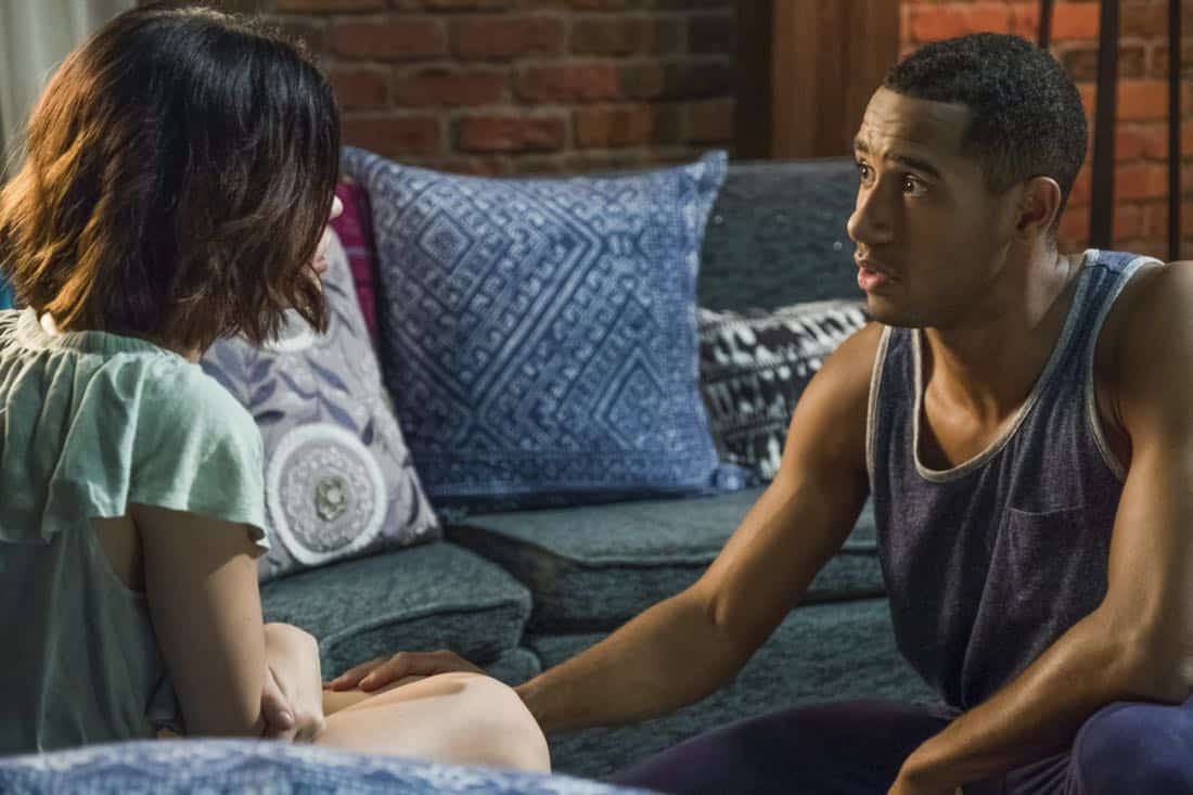 Life Sentence -- "Re-Inventing the Abbotts" -- Image Number: LFS102a_426b.jpg -- Pictured (L-R): Lucy Hale as Stella and Elliot Knight as Wes -- Photo: Eric Milner/The CW -- é 2018 The CW Network, LLC. All Rights Reserved.