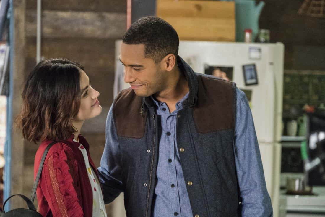 Life Sentence -- "Re-Inventing the Abbotts" -- Image Number: LFS102a_466b.jpg -- Pictured (L-R): Lucy Hale as Stella and Elliot Knight as Wes -- Photo: Eric Milner/The CW -- é 2018 The CW Network, LLC. All Rights Reserved.