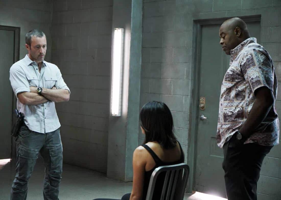 ââ¬Ã
ÂE ho'okÃÂ
àkuleanaââ¬ÃÂââ¬àââ¬" The ex-wife of the man who shot Danny comes to Oahu and reveals how Danny's protection during a dangerous domestic dispute when he was in New Jersey helped save her life. Also, Tani and Junior are assigned to walk the beat as uniformed officers for the day, and Adam is framed for the murder of the crime boss he has been tracking, on HAWAII FIVE-0, Friday, March 30 (9:00-10:00 PM, ET/PT) on the CBS Television Network. The episode was directed by series star Alex O'Loughlin. Jimmy Buffett returns as Frank Bama. Pictured L to R:Alex O'Loughlin as Steve McGarrett, Christine Ko as Jessie Nomura and Chi McBride as Lou Grover. Photo credit: Karen Neal/ÃÂé2017 CBS Broadcasting, Inc. All Rights Reserved. (ââ¬Ã
ÂE ho'okÃÂ
àkuleanaââˆis Hawaiian for ââ¬Ã
ÂTo Do One's Dutyââ¬ÃÂ)
