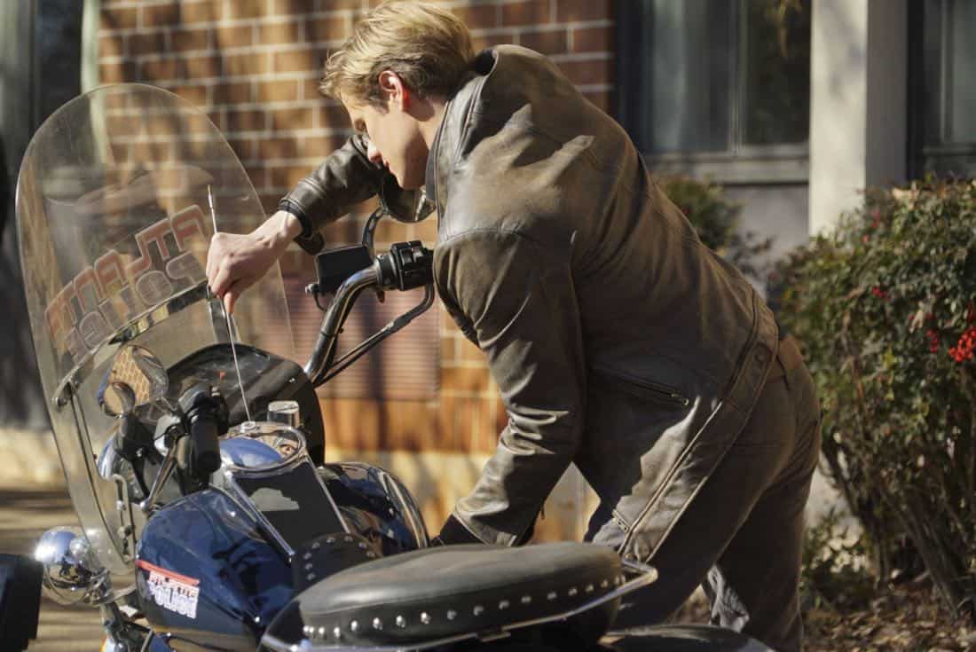 "Riley + Airplane" -- When Matty and the team search for a former government tech who stole classified intel and has been evading capture, they reunite with the Coltons, the family of bounty hunters, who are pursuing the same man for different reasons, on MACGYVER, Friday, March 30 (8:00-9:00 PM, ET/PT) on the CBS Television Network. Pictured: Lucas Till. Photo: Annette Brown/CBS é2018 CBS Broadcasting, Inc. All Rights Reserved