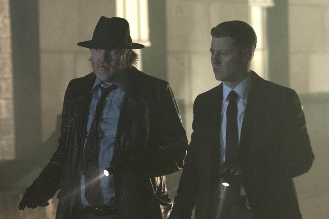 GOTHAM: L-R: Donal Logue and Ben McKenzie in the “A Dark Knight: One Of My Three Soups” episode of GOTHAM airing Thursday, March 29 (8:00-9:00 PM ET/PT) on FOX. ©2018 Fox Broadcasting Co. Cr: David Giesbrecht/FOX