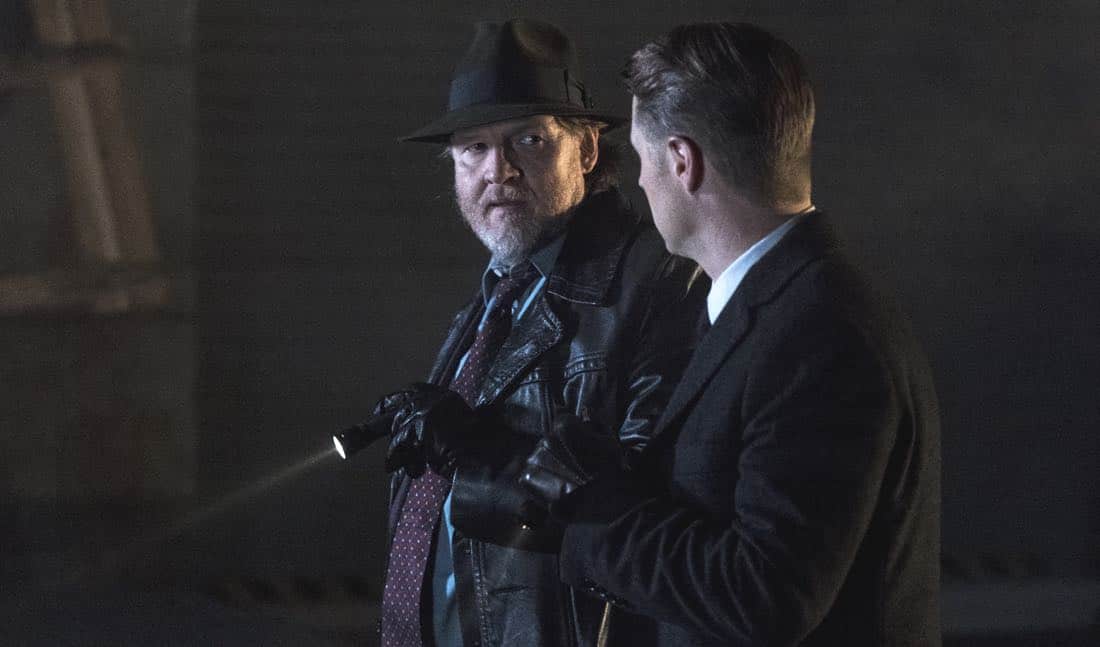 GOTHAM: L-R: Donal Logue and Ben McKenzie in the “A Dark Knight: One Of My Three Soups” episode of GOTHAM airing Thursday, March 29 (8:00-9:00 PM ET/PT) on FOX. ©2018 Fox Broadcasting Co. Cr: David Giesbrecht/FOX