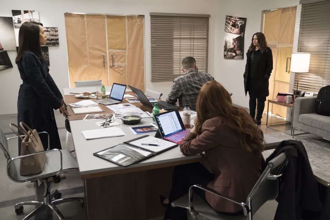 SCANDAL - "The Noise" - When Charlie is taken into custody for the hijacking of Air Force Two, Quinn is faced with an important choice. Meanwhile, Cyrus is pulling the strings behind closed doors and sets out to recruit Jake to join him on his quest for the White House, on "Scandal," airing THURSDAY, MARCH 29 (10:00-11:00 p.m. EDT), on The ABC Television Network. (ABC/Mitch Haaseth) KERRY WASHINGTON, KATIE LOWES SCANDAL - "The Noise" - When Charlie is taken into custody for the hijacking of Air Force Two, Quinn is faced with an important choice. Meanwhile, Cyrus is pulling the strings behind closed doors and sets out to recruit Jake to join him on his quest for the White House, on "Scandal," airing THURSDAY, MARCH 29 (10:00-11:00 p.m. EDT), on The ABC Television Network. (ABC/Mitch Haaseth) KERRY WASHINGTON, KATIE LOWES
