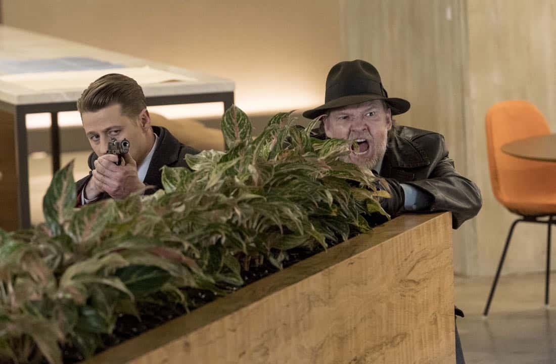 GOTHAM: L-R: Ben McKenzie and Donal Logue in the "A Dark Knight: Mandatory Brunch Meeting" episode of GOTHAM airing Thursday, April 5 (8:00-9:00 PM ET/PT) on FOX. ©2018 Fox Broadcasting Co. Cr: FOX