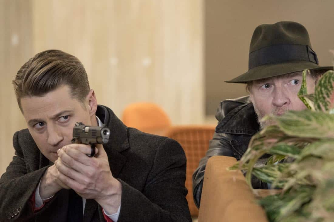 GOTHAM: L-R: Ben McKenzie and Donal Logue in the "A Dark Knight: Mandatory Brunch Meeting" episode of GOTHAM airing Thursday, April 5 (8:00-9:00 PM ET/PT) on FOX. ©2018 Fox Broadcasting Co. Cr: FOX