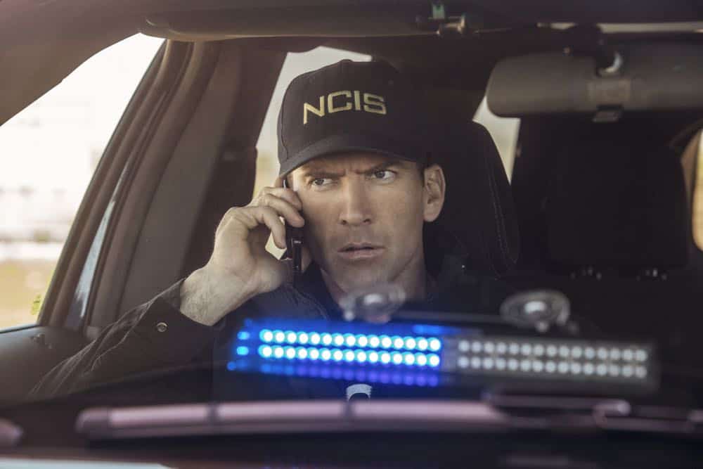 ÃÂPowder KegààPride and his bar patrons, including Sydney Halliday (Riann Steele) who is visiting Pride after leaving the Army, are held hostage by a group of volatile thieves, on NCIS: NEW ORLEANS, Tuesday, April 17 (10:00-11:00 PM, ET/PT) on the CBS Television Network. Pictured: Lucas Black as Special Agent Christopher LaSalle Photo: Skip Bolen/CBS é2018 CBS Broadcasting, Inc. All Rights Reserved