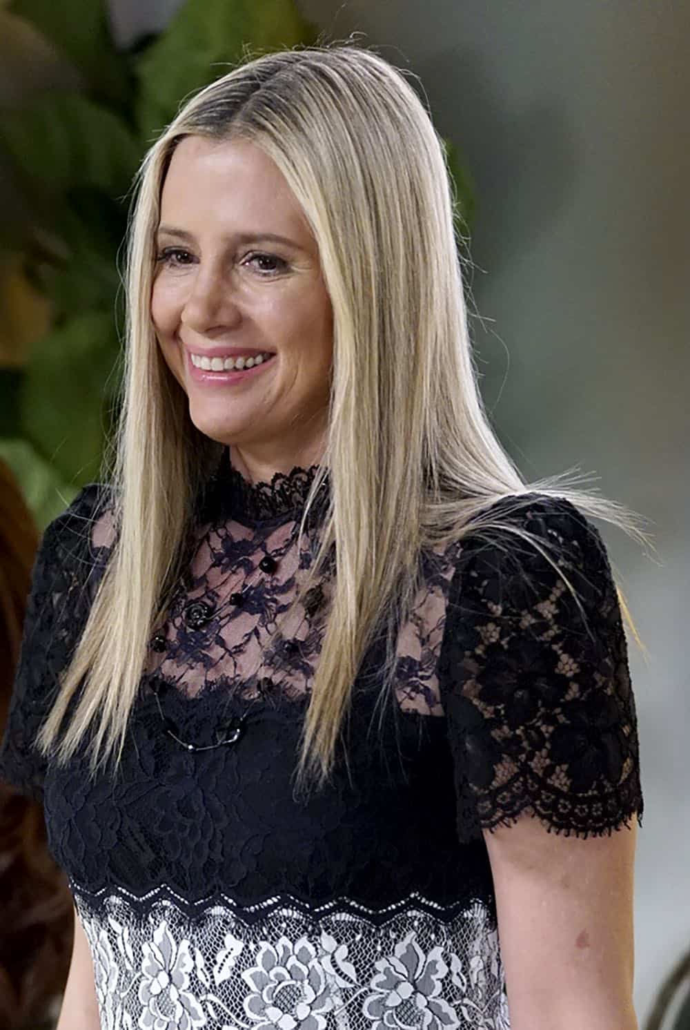 MODERN FAMILY Season 9 Episode 19 Photos CHiPs and Salsa SEAT42F