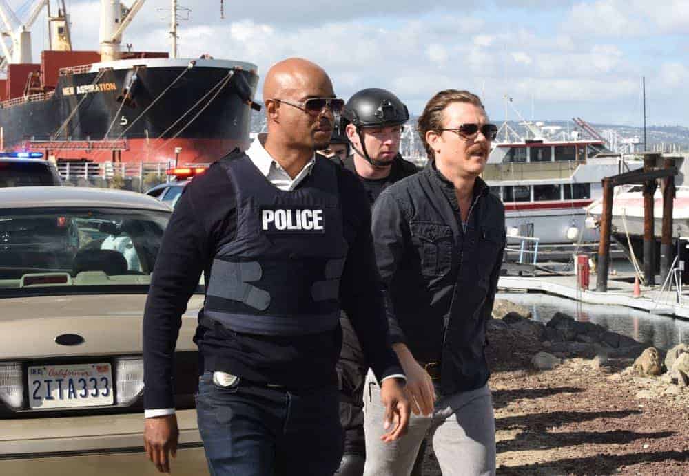 LETHAL WEAPON: L-R: Damon Wayans and Clayne Crawford in the "Frankie Comes to Hollywood" episode of LETHAL WEAPON airing Tuesday, April 10 (8:00-9:00 PM ET/PT) on FOX. ©2018 Fox Broadcasting Co. CR: Ray Mickshaw/FOX