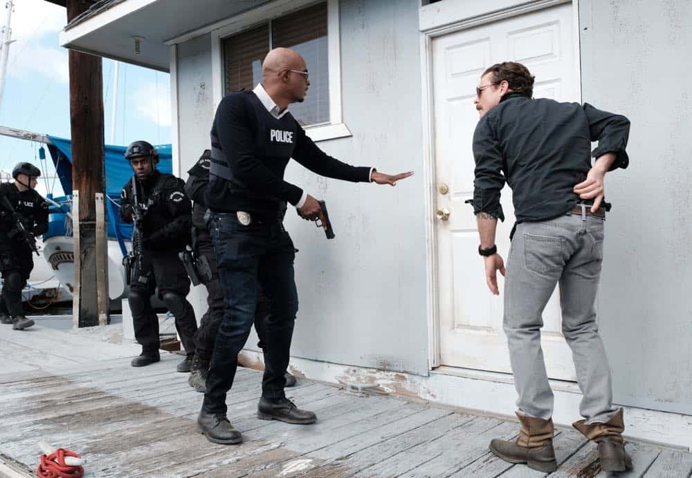 LETHAL WEAPON: L-R: Damon Wayans and Clayne Crawford in the "Frankie Comes to Hollywood" episode of LETHAL WEAPON airing Tuesday, April 10 (8:00-9:00 PM ET/PT) on FOX. ©2018 Fox Broadcasting Co. CR: Ray Mickshaw/FOX