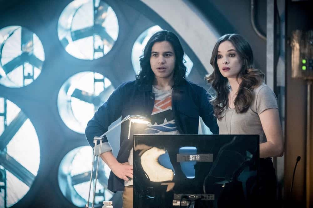 The Flash -- "Null and Annoyed" -- Image Number: FLA417a_0227b.jpg -- Pictured (L-R): Carlos Valdes as Cisco Ramon and Danielle Panabaker as Caitlin Snow -- Photo: Katie Yu/The CW -- é 2018 The CW Network, LLC. All rights reserved