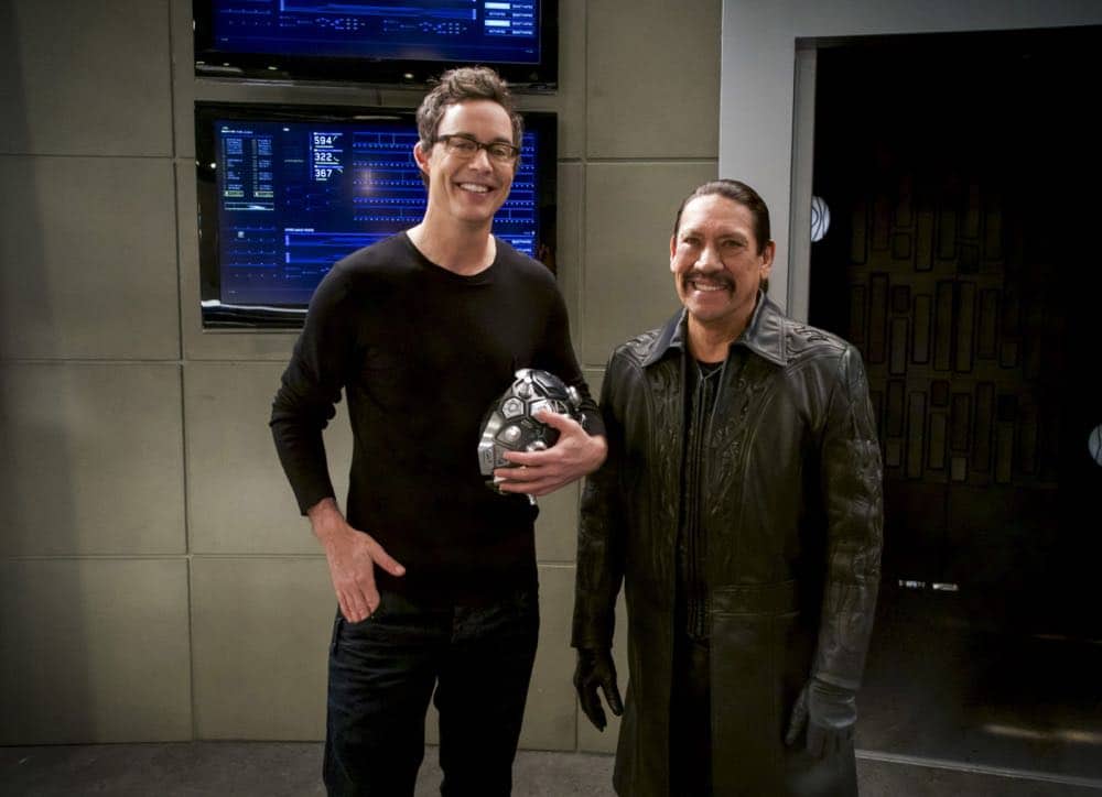 The Flash -- "Null and Annoyed" -- Image Number: FLA417b_0120b.jpg -- Pictured (L-R): Tom Cavanagh as Harrison Wells and Danny Trejo as Breacher -- Photo: Shane Harvey/The CW -- é 2018 The CW Network, LLC. All rights reserved