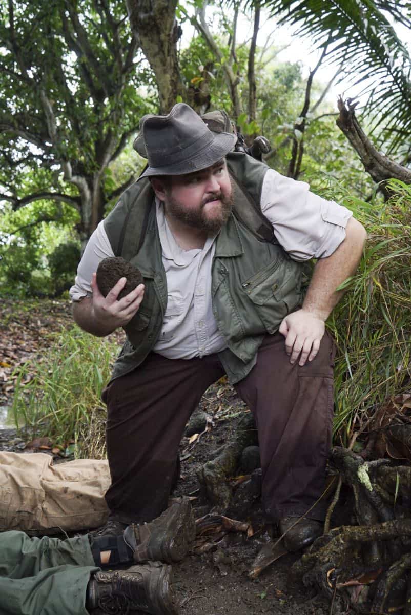 "He lokomaika'i ka manu o Kaiona" -- Catherine Rollins (Michelle Borth) recruits McGarrett and Jerry to help her track down a uranium deposit thought to be hidden on an abandoned Hawaiian island before a suspected terrorist can make dirty bombs with it. Also, when Junior falls and is trapped in a ravine, he reflects on his estranged relationship with his father, on HAWAII FIVE-0, Friday, April 13 (9:00-10:00 PM, ET/PT) on the CBS Television Network. Pictured: Jorge Garcia as Jerry Ortega. Photo: Karen Neal/CBS é2018 CBS Broadcasting, Inc. All Rights Reserved ("He lokomaika'i ka manu o Kaiona" is Hawaiian for "Kind is the Bird of Kaiona")