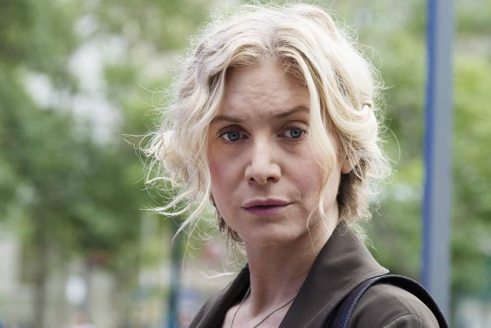 THE EXPANSE -- "Iff" Episode 302 -- Pictured: Elizabeth Mitchell as Anna Volovodov -- (Photo by: Rafy/Syfy)