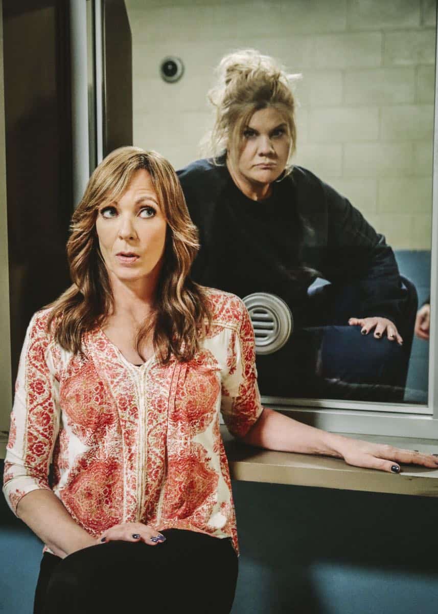 "Crazy Snakes and Astronauts" -- Coverage of the CBS series MOM, scheduled to air on the CBS Television Network. Photo: Robert Voets/CBS é2018 CBS Broadcasting, Inc. All Rights Reserved