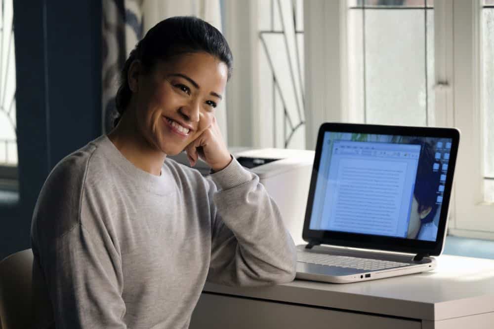 Jane The Virgin -- "Chapter Eighty" -- Image Number: JAV416b_0116.jpg -- Pictured: Gina Rodriguez as Jane -- Photo: Tyler Golden/The CW -- é 2018 The CW Network, LLC. All Rights Reserved.