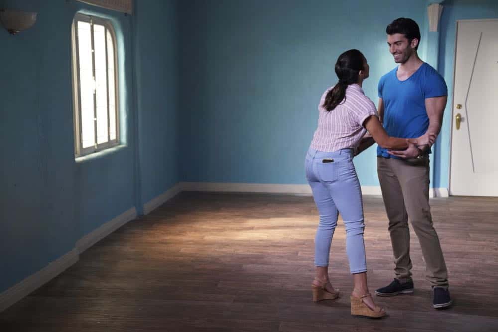 Jane The Virgin -- "Chapter Eighty" -- Image Number: JAV416b_0140.jpg -- Pictured (L-R): Gina Rodriguez as Jane and Justin Baldoni as Rafael -- Photo: Tyler Golden/The CW -- é 2018 The CW Network, LLC. All Rights Reserved.
